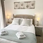 Дом отдыха Blue Bay, The Bay, 2 Bedrooms With Ensuites, Parking Bay, 2 Dogs Welcome