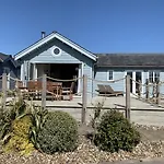Blue Bay, The Bay, 2 Bedrooms With Ensuites, Parking Bay, 2 Dogs Welcome Holiday home Filey