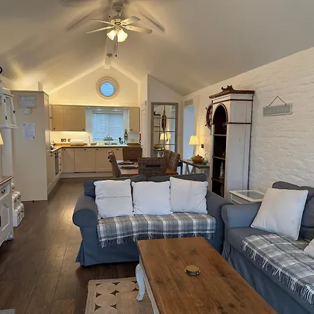 Blue Bay, The Bay, 2 Bedrooms With Ensuites, Parking Bay, 2 Dogs Welcome Filey