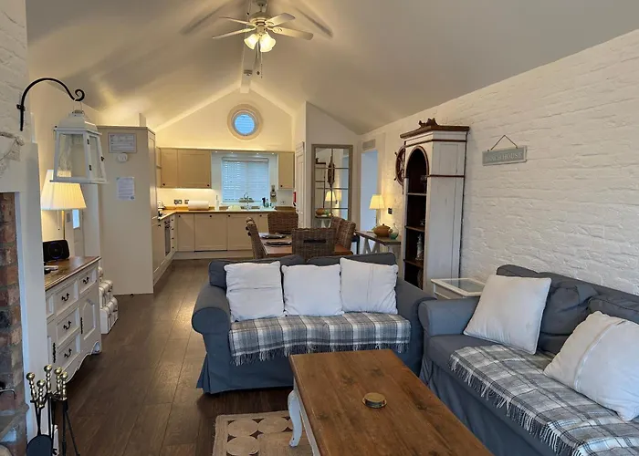 Blue Bay, The Bay, 2 Bedrooms With Ensuites, Parking Bay, 2 Dogs Welcome Filey